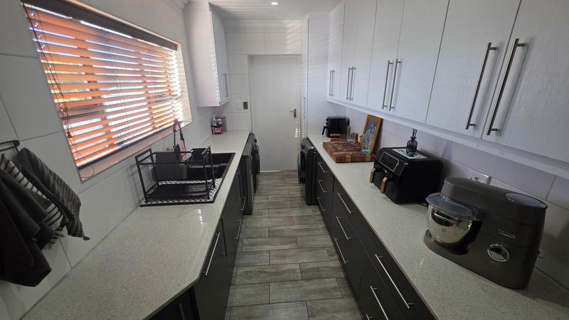 3 Bedroom Property for Sale in Reebok Western Cape